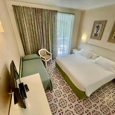 Meridiana 3* مارينا دي كامبو