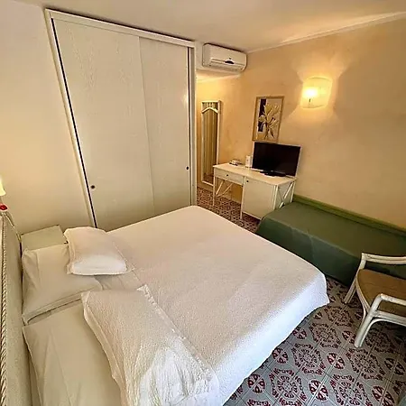 Meridiana Hotell 3*